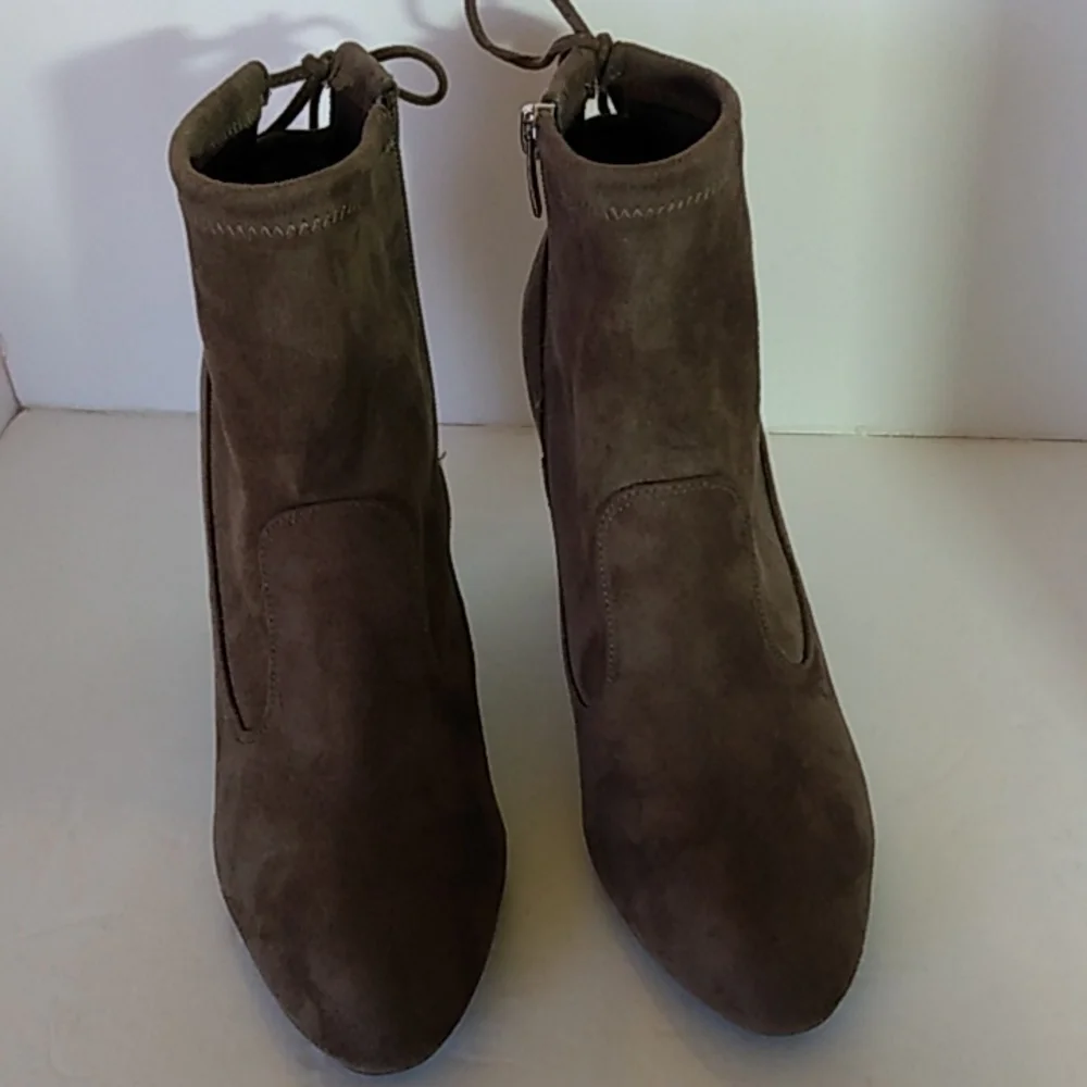 *Marc Fisher ‘Justice2’ Suede Ankle Booties – Brown/Taupe – W‎ 8